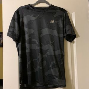 New balance camo t-shirt size M